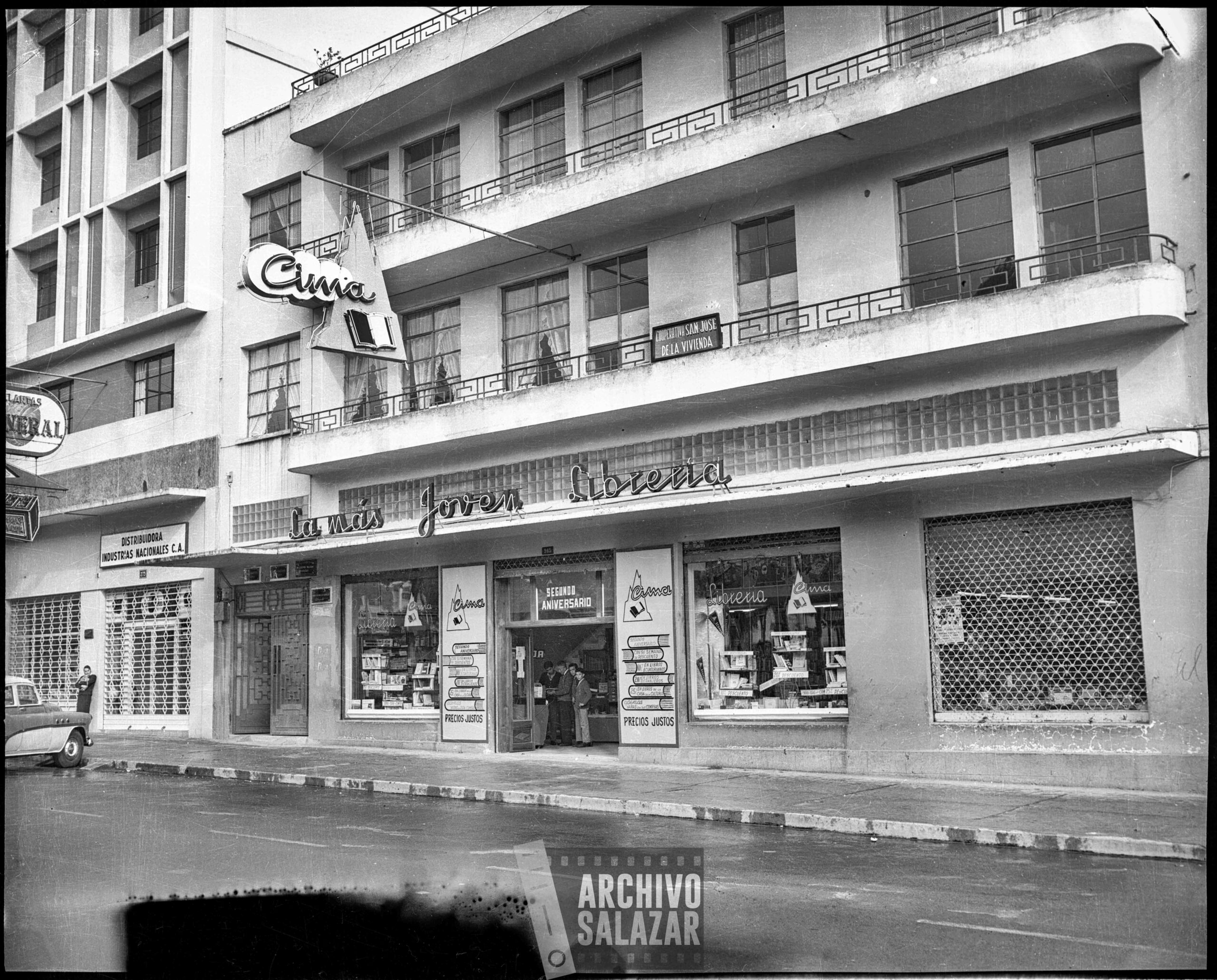 Librería Cima. Avenida 10 de Agosto.
Roberto Salazar,  1966 
©ArchivoSalazar