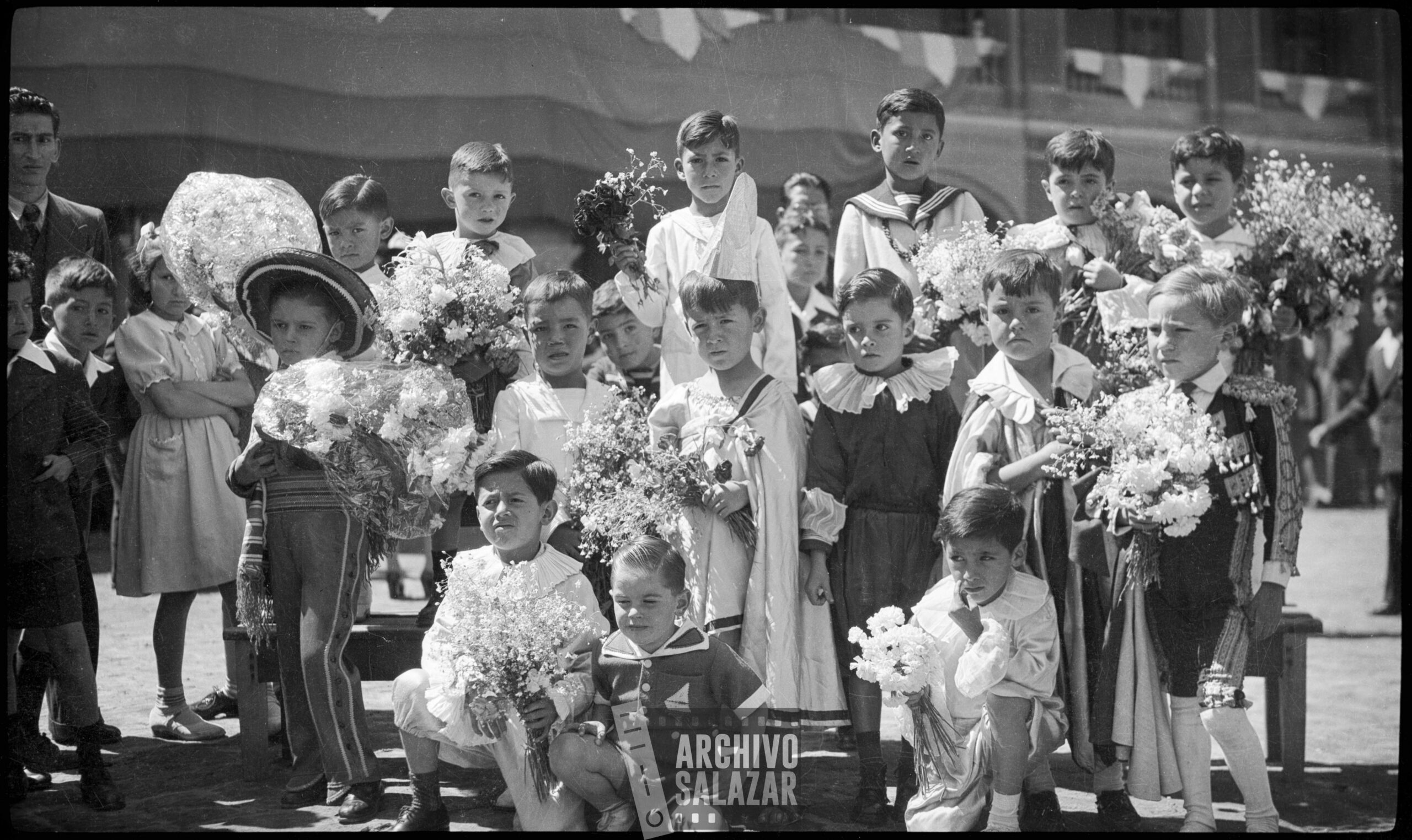 Fiesta Colegio La Salle, Roberto y compañeros.

Francisco Salazar Cortés, ca. 1947
©ArchivoSalazar